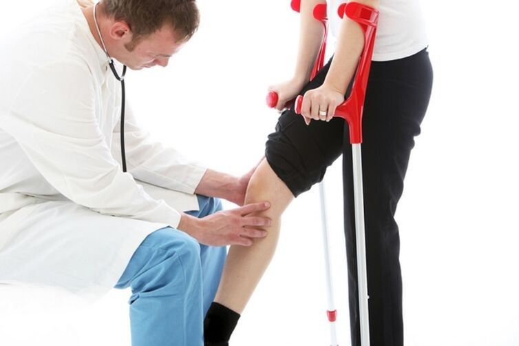 Knee inspection of a patient with osteoarthritis of the knee joint